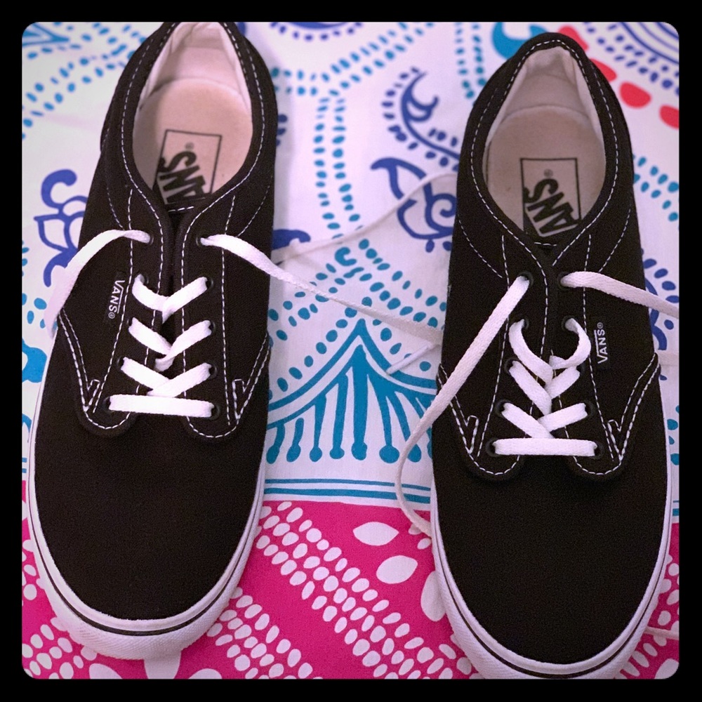 ‼️ New Black and White Authentic Vans